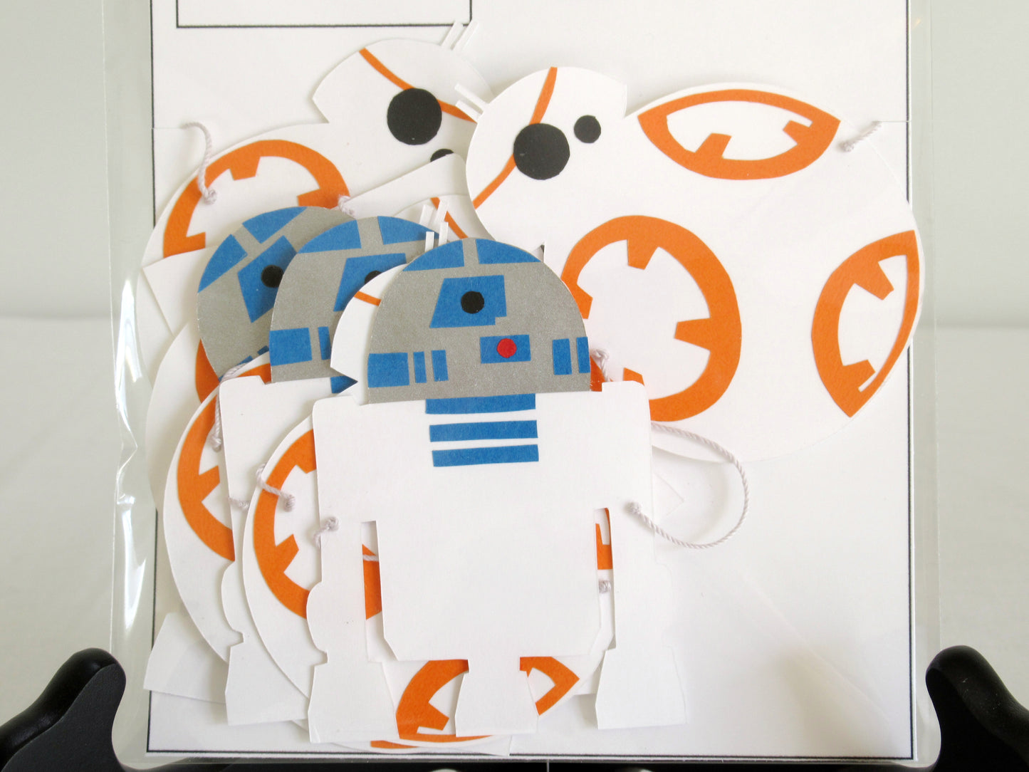 R2D2 and BB8 (Star Wars) Paper Garland