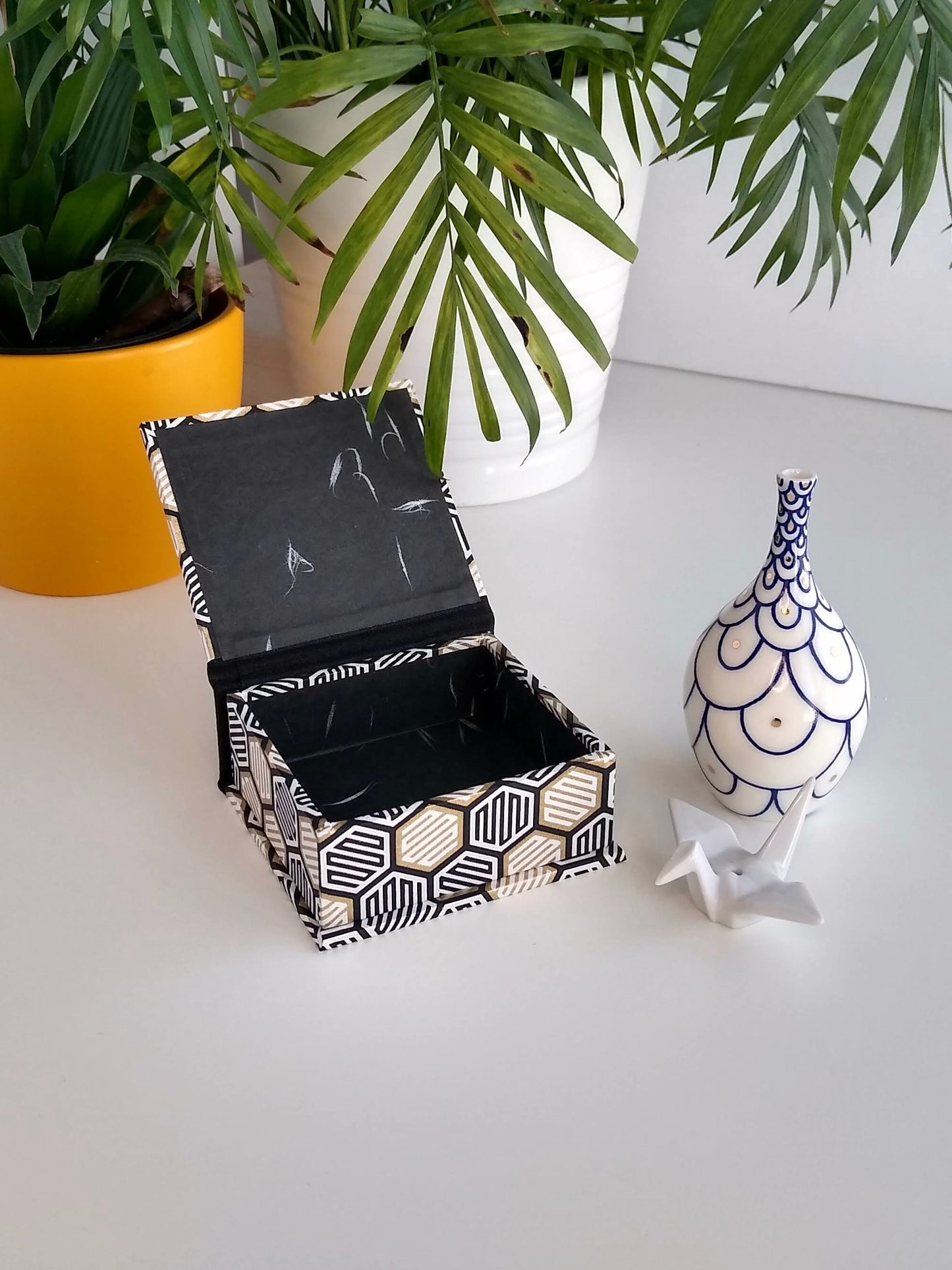 Abstract Honeycomb Box