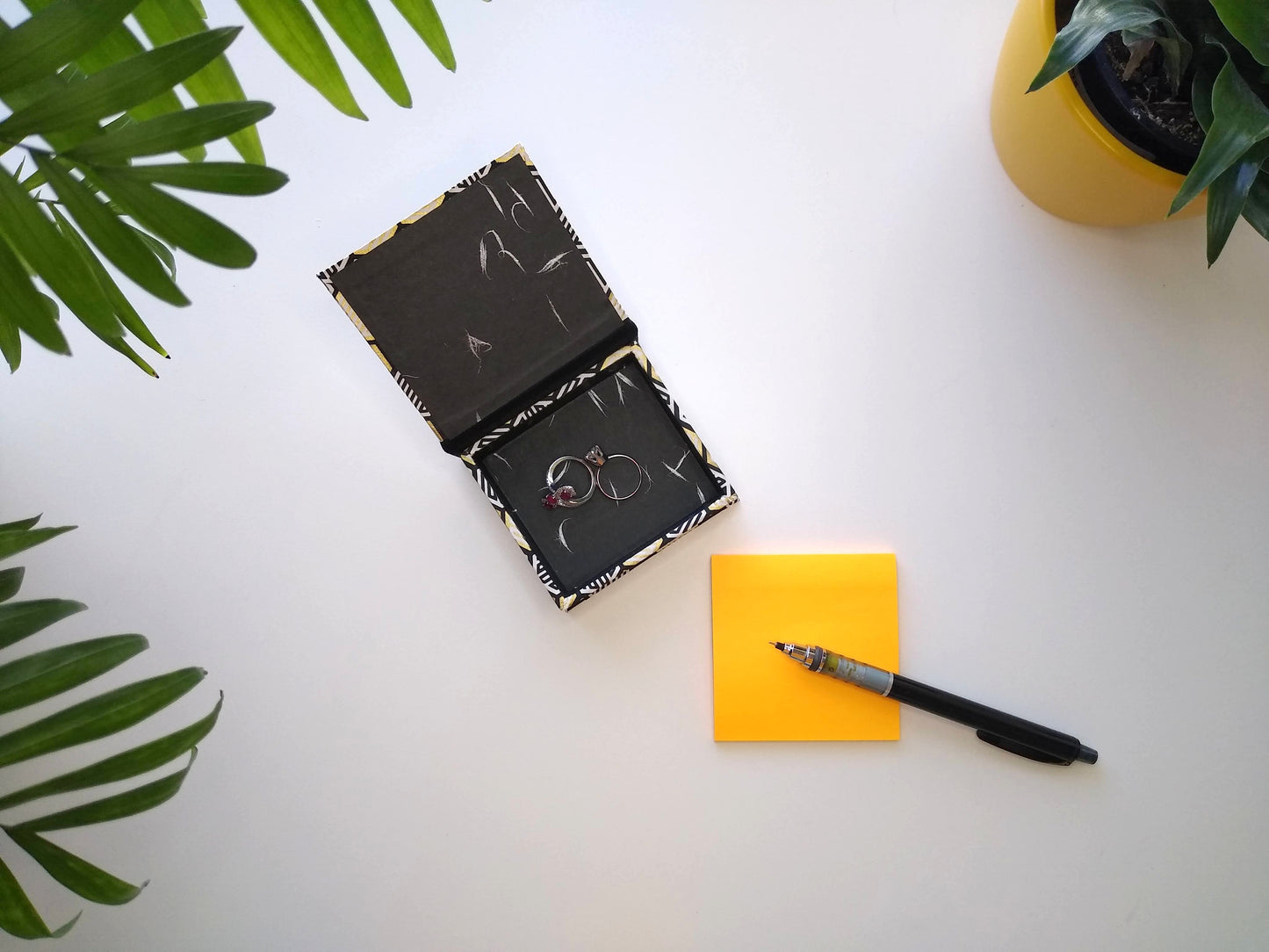 Abstract Honeycomb Box