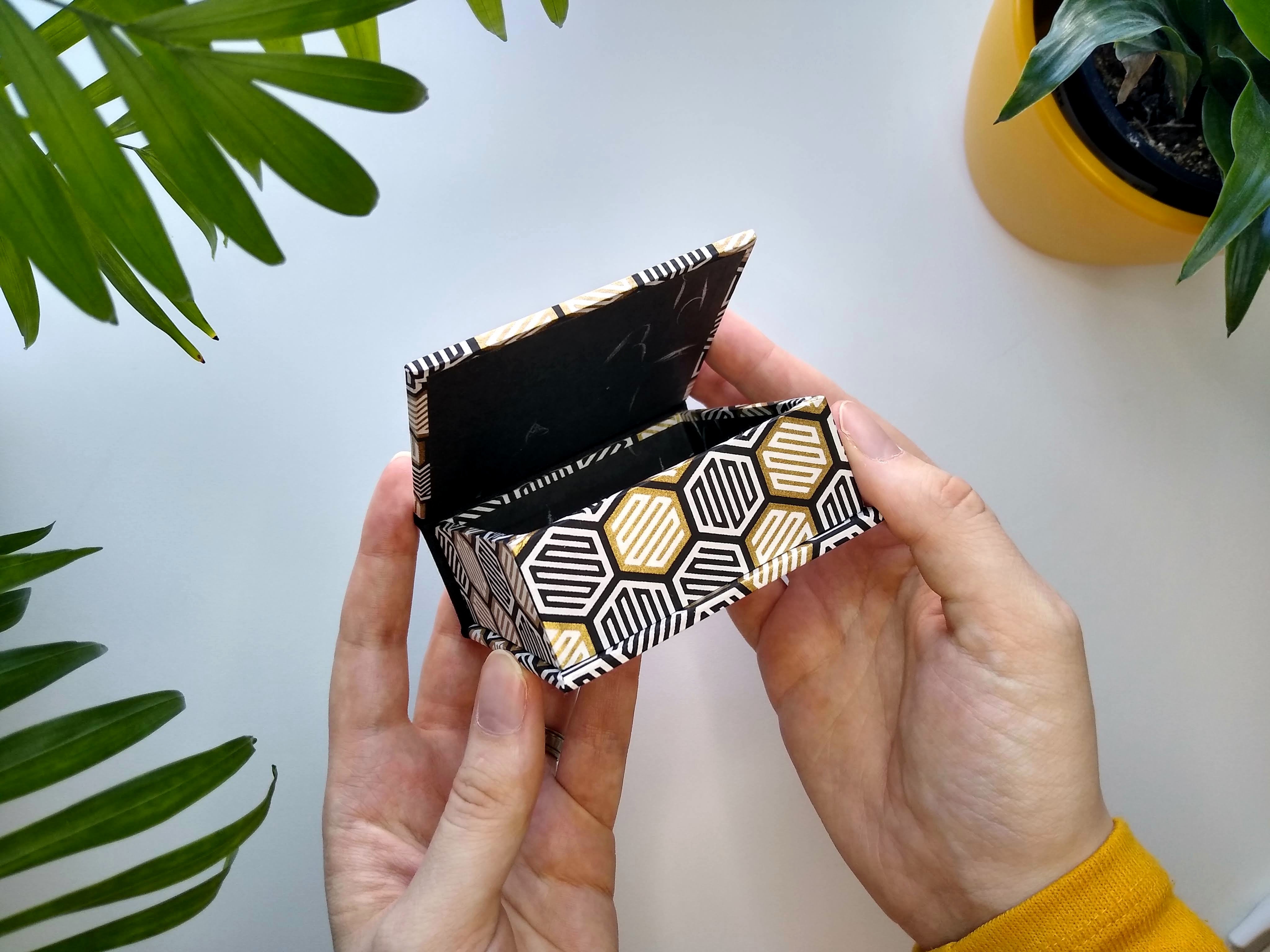 Abstract Honeycomb Box – Paste n' Paper